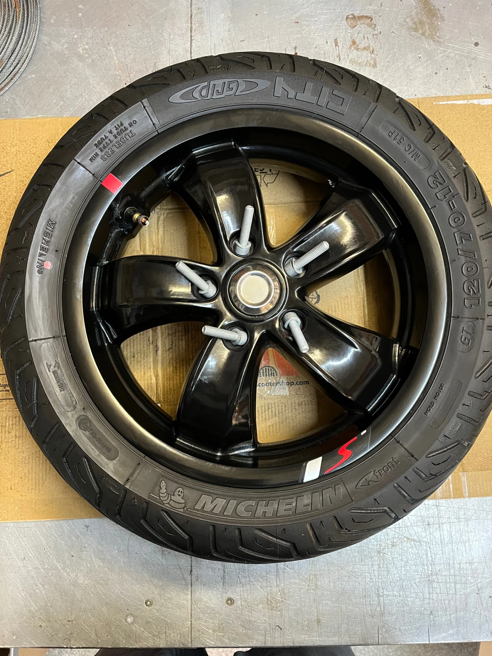    130/70 12 -  Vespa GTS | Mobile.bg   5