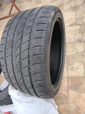 Гуми Зимни 315/35R20, снимка 2 - Гуми и джанти - 52572579