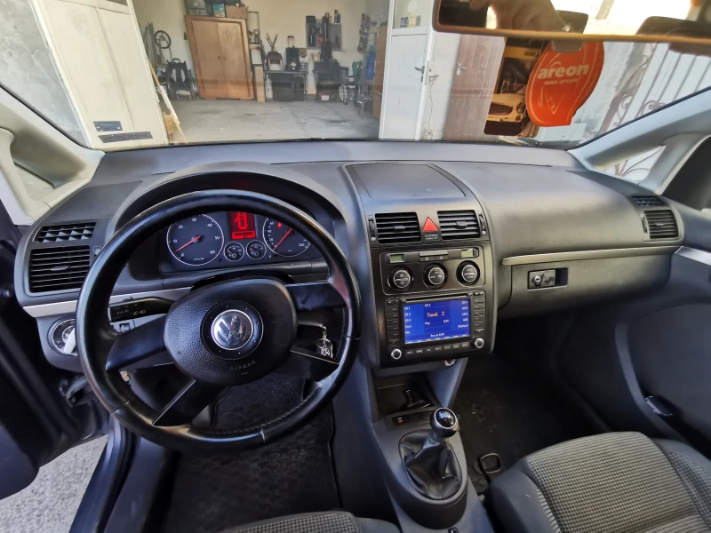 VW Touran 2.0 tdi , снимка 8 - Автомобили и джипове - 47328915