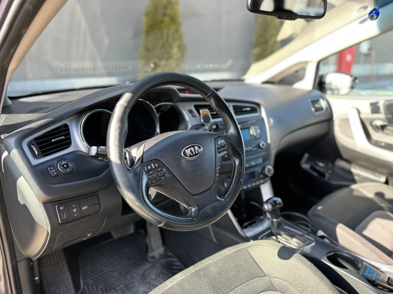 Kia Ceed 1.6 CRDI , снимка 9 - Автомобили и джипове - 49044160