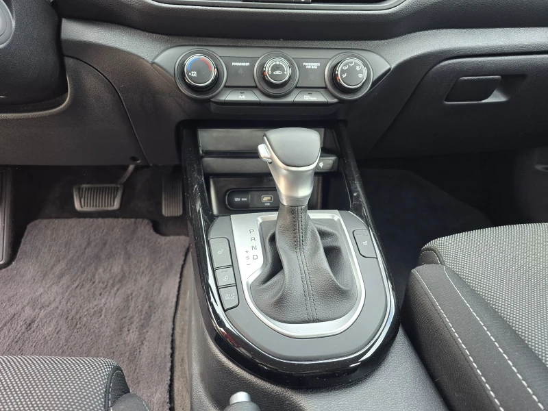 Kia Forte, снимка 12 - Автомобили и джипове - 49550963