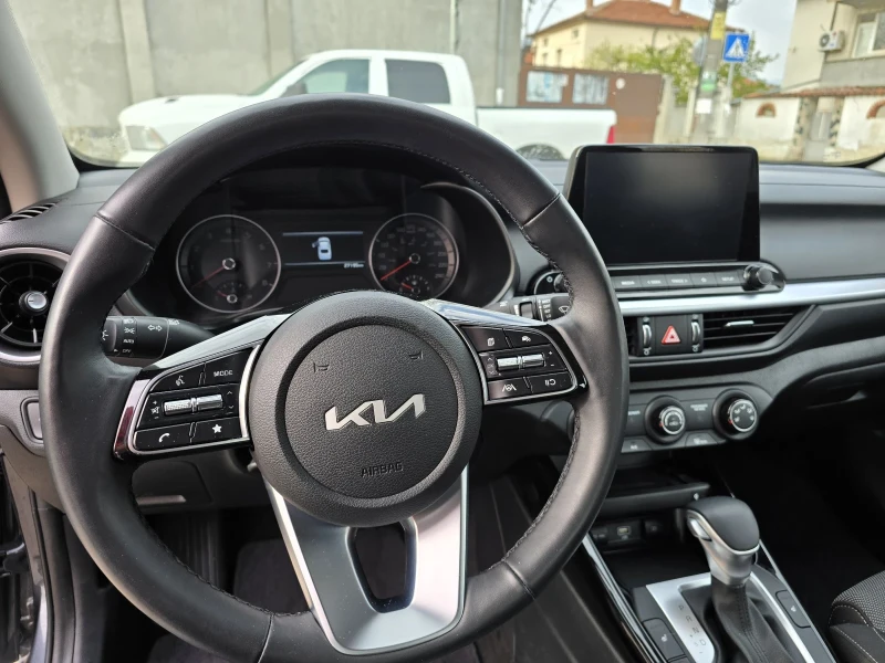 Kia Forte, снимка 11 - Автомобили и джипове - 49550963