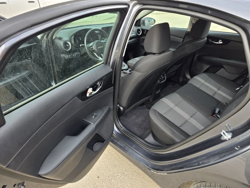 Kia Forte, снимка 8 - Автомобили и джипове - 49550963