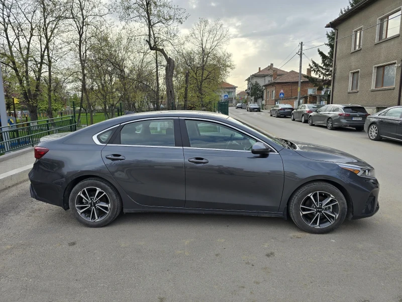 Kia Forte, снимка 4 - Автомобили и джипове - 49550963