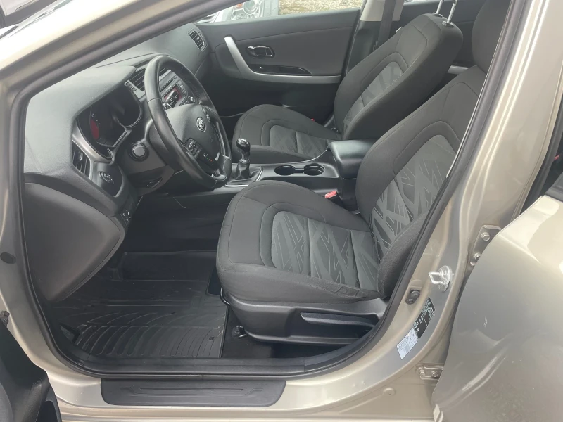 Kia Ceed 1.6 CRDi Top, снимка 10 - Автомобили и джипове - 51430508