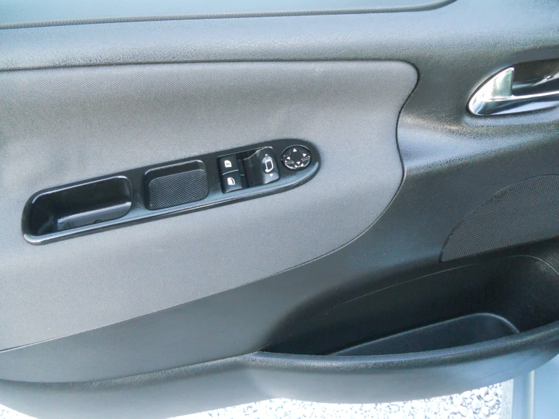 Peugeot 207 1.4i ЛИЗИНГ!!!! РЕАЛНИ КИЛОМЕТРИ+ СЕРВИЗНА ИСТОРИЯ, снимка 10 - Автомобили и джипове - 51651158