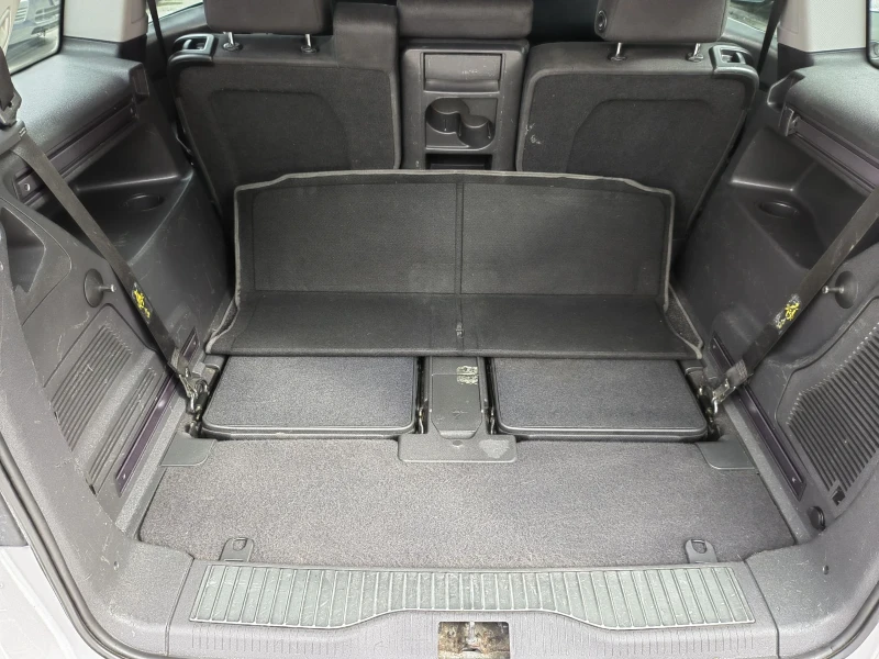 Opel Zafira 1.6 i, снимка 9 - Автомобили и джипове - 52548518