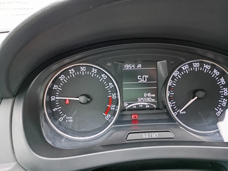 Skoda Rapid, снимка 10 - Автомобили и джипове - 53455659