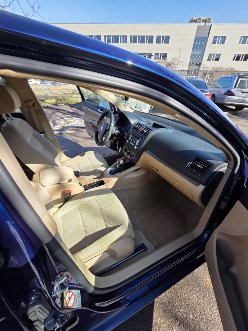 VW Jetta, снимка 12 - Автомобили и джипове - 53499099