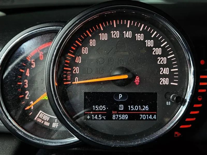 Mini Cooper D Basic 3Rd Generation, снимка 8 - Автомобили и джипове - 56116331