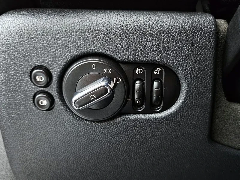 Mini Cooper D Basic 3Rd Generation, снимка 17 - Автомобили и джипове - 56116331