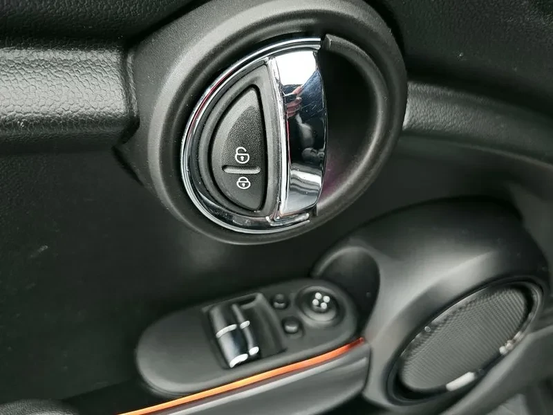 Mini Cooper D Basic 3Rd Generation, снимка 16 - Автомобили и джипове - 56116331