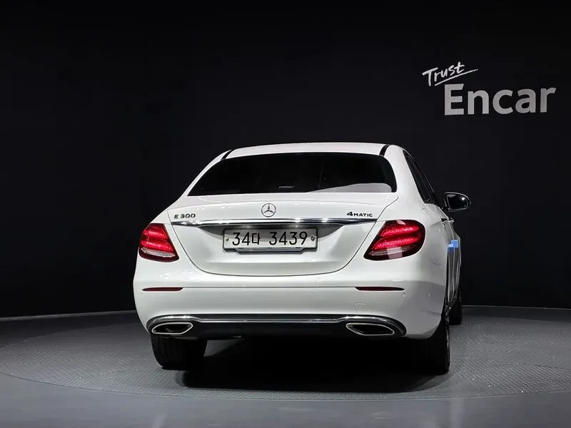 Mercedes-Benz E 300 4MATIC - САМО 30% АВАНС, снимка 4 - Автомобили и джипове - 56266609