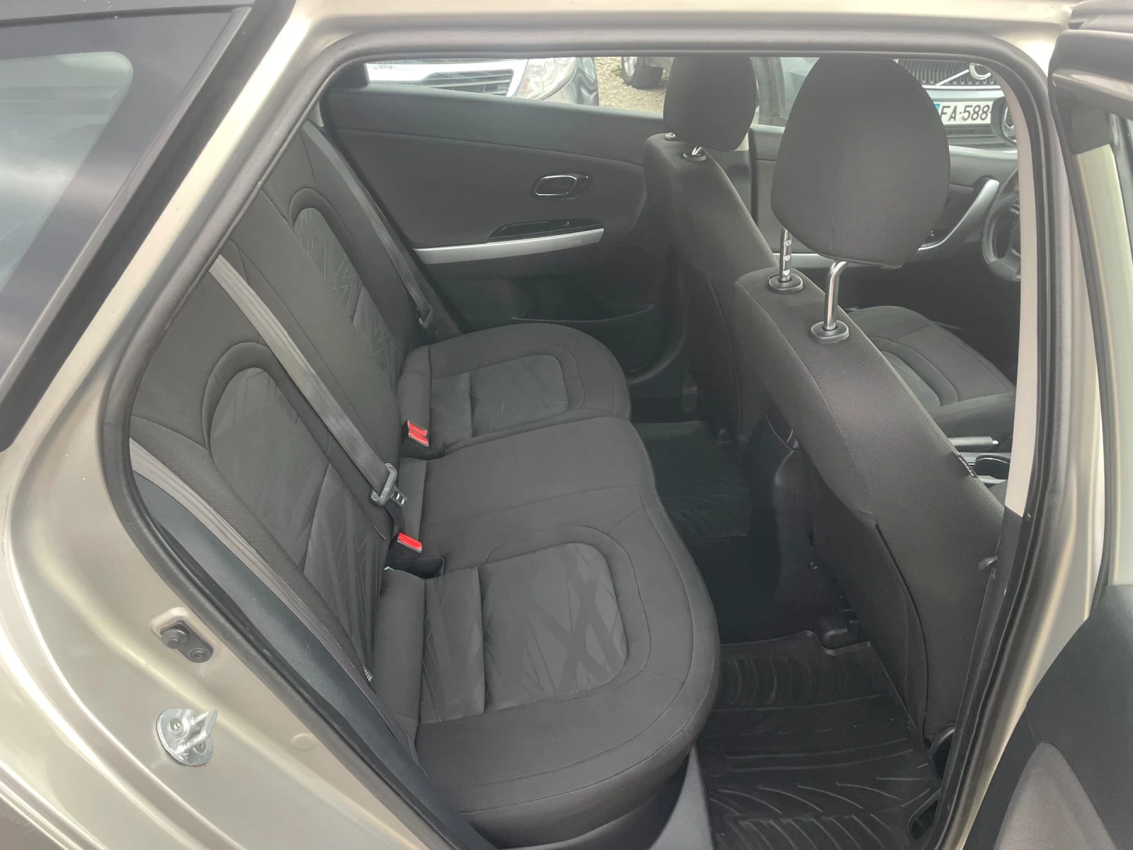 Kia Ceed 1.6 CRDi Top | Mobile.bg   13