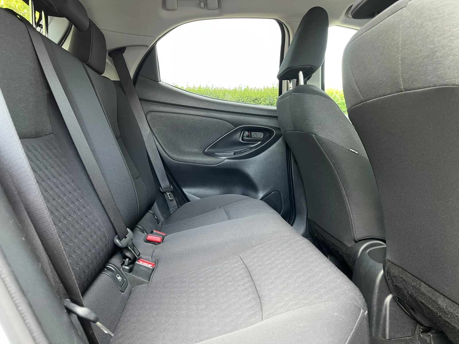 Toyota Yaris 1.5 VVT-i 125 к.с Automatic в Гаранция! - изображение 10