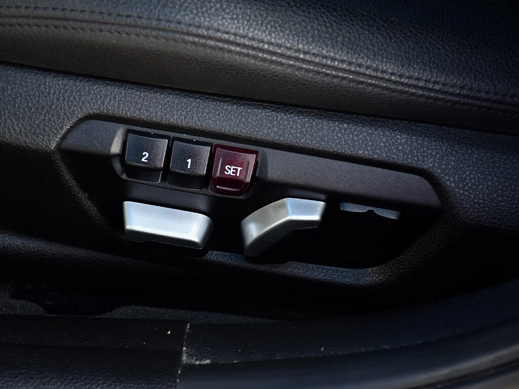 BMW 330 * АВТО КРЕДИТ* ЦЕНА ДО БГ * СЕРВИЗНА ИСТОРИЯ *  - изображение 10