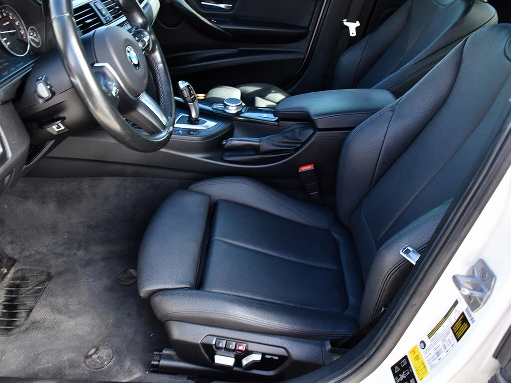 BMW 330 * АВТО КРЕДИТ* ЦЕНА ДО БГ * СЕРВИЗНА ИСТОРИЯ *  - изображение 8