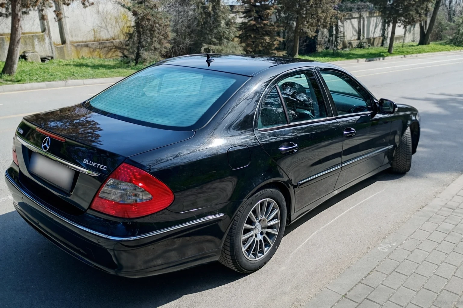 Mercedes-Benz E 300  Bluetec / V6 / Avantgarde , снимка 4 - Автомобили и джипове - 53687963
