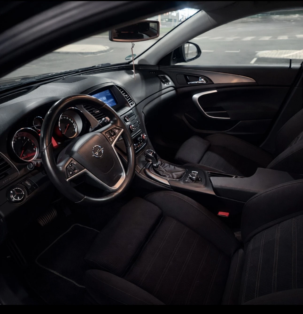 Opel Insignia Sports Tourer, снимка 8 - Автомобили и джипове - 53978259