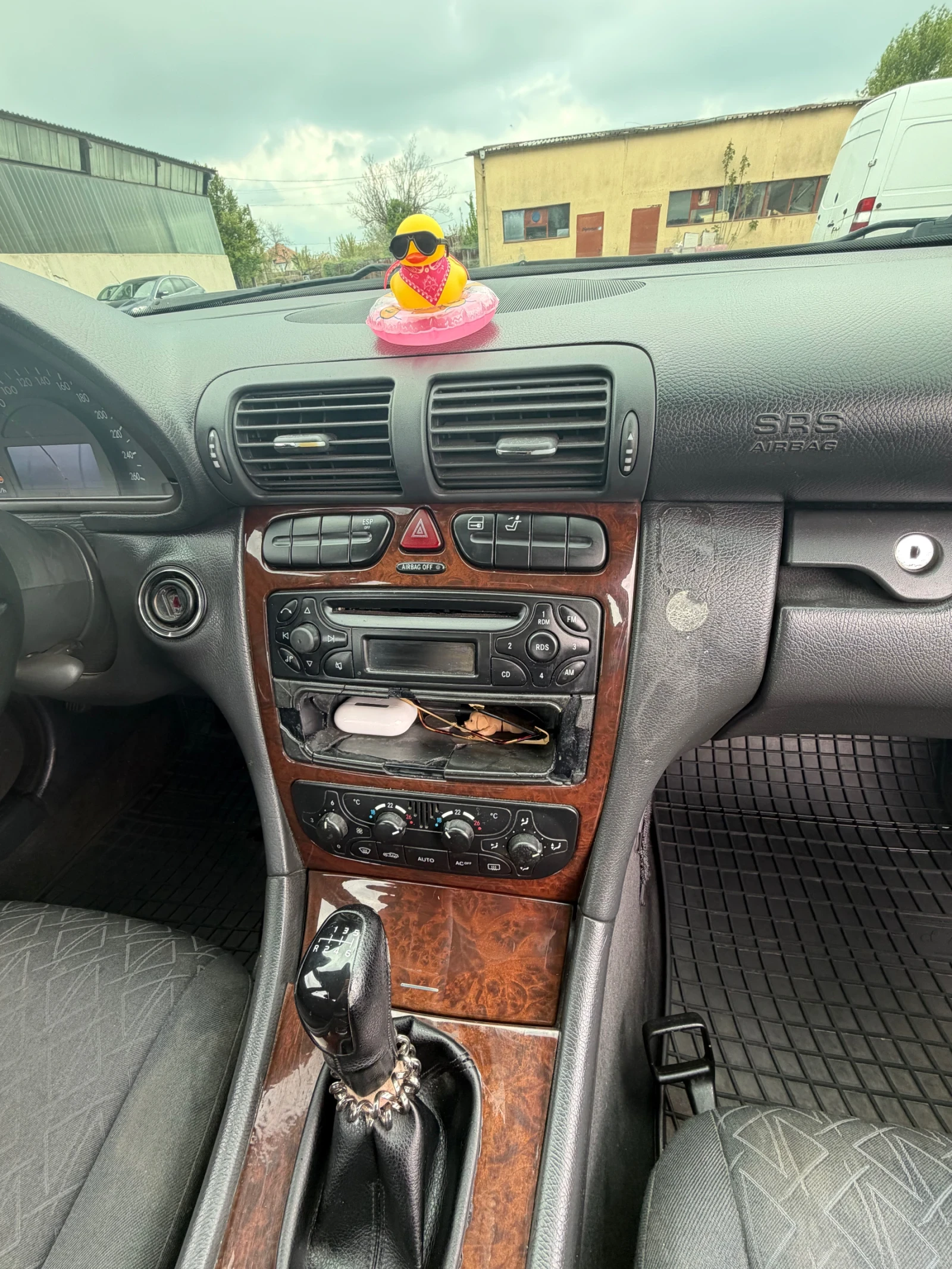 Mercedes-Benz C 220, снимка 7 - Автомобили и джипове - 54278590