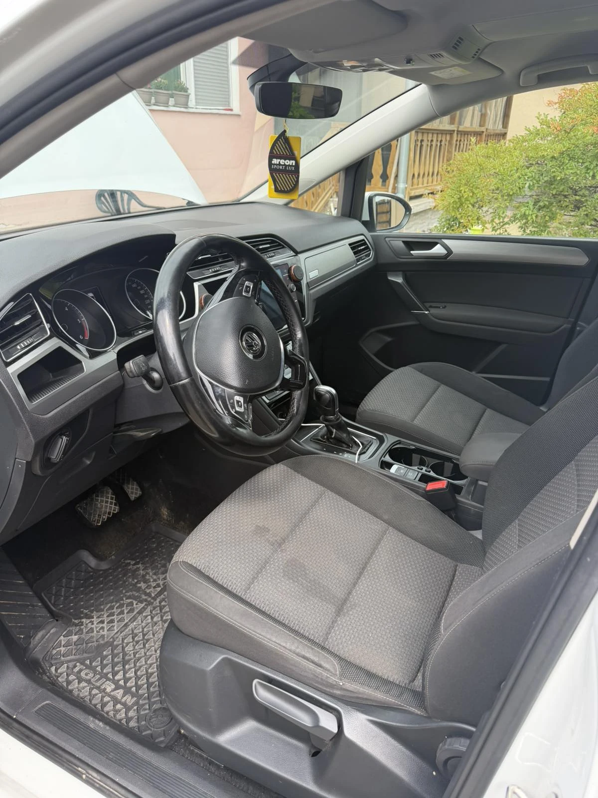 VW Touran, снимка 5 - Автомобили и джипове - 54661886