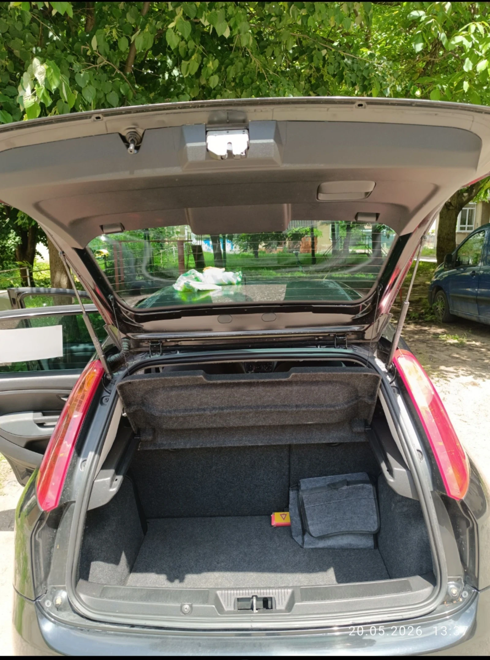 Fiat Punto Grande Punto 1.3 Multijet, снимка 16 - Автомобили и джипове - 54685016