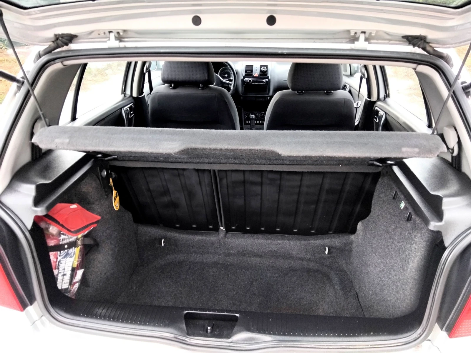 VW Polo 1.4i.75k+ КЛИМА , снимка 11 - Автомобили и джипове - 55160348