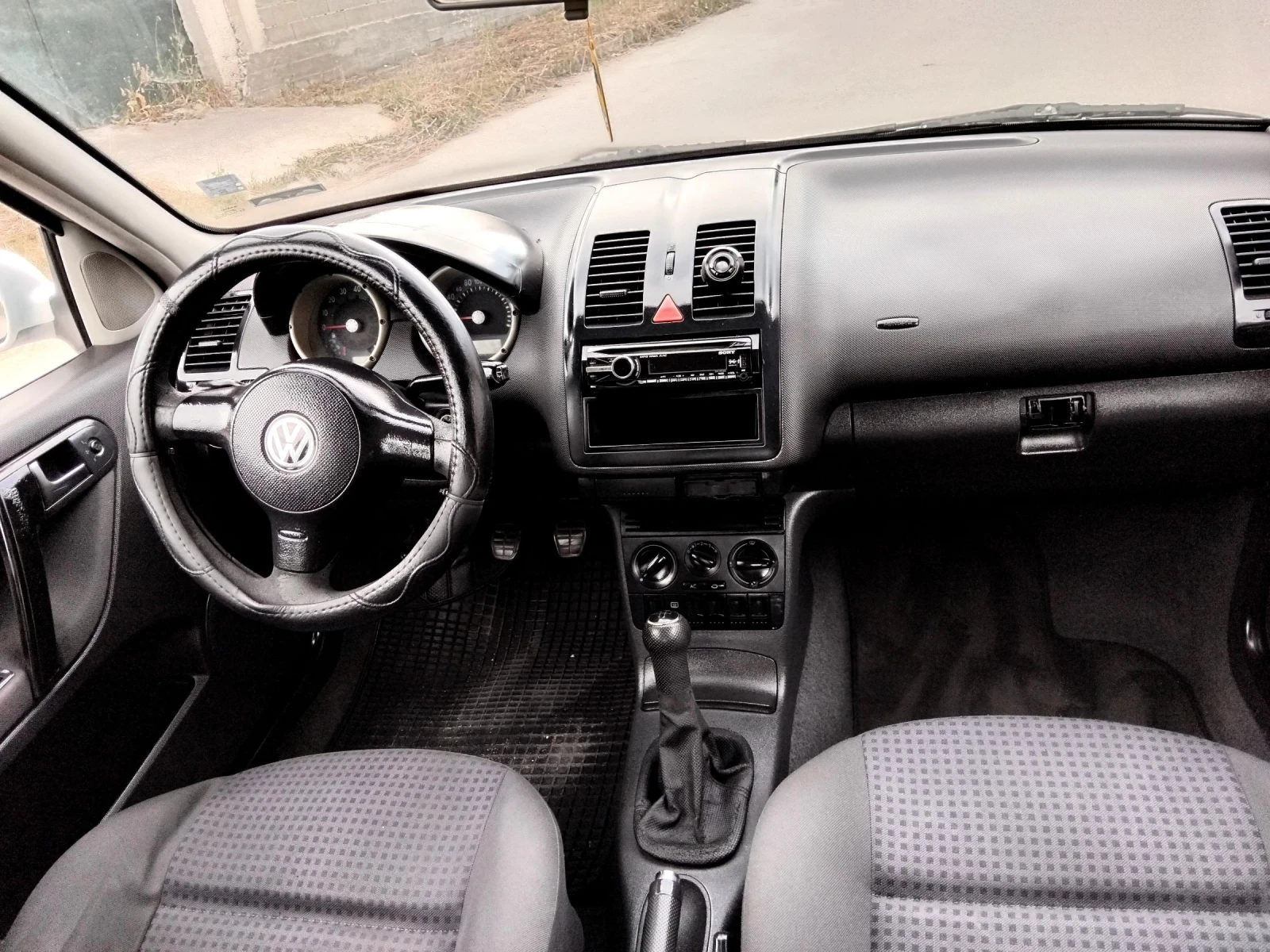 VW Polo 1.4i.75k+ КЛИМА , снимка 13 - Автомобили и джипове - 55160348