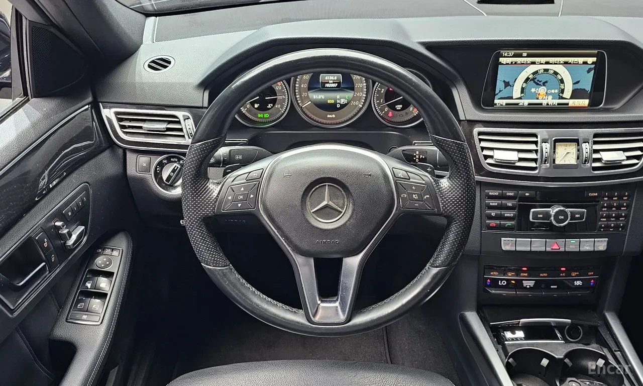 Mercedes-Benz E 300 4MATIC , снимка 10 - Автомобили и джипове - 55475956