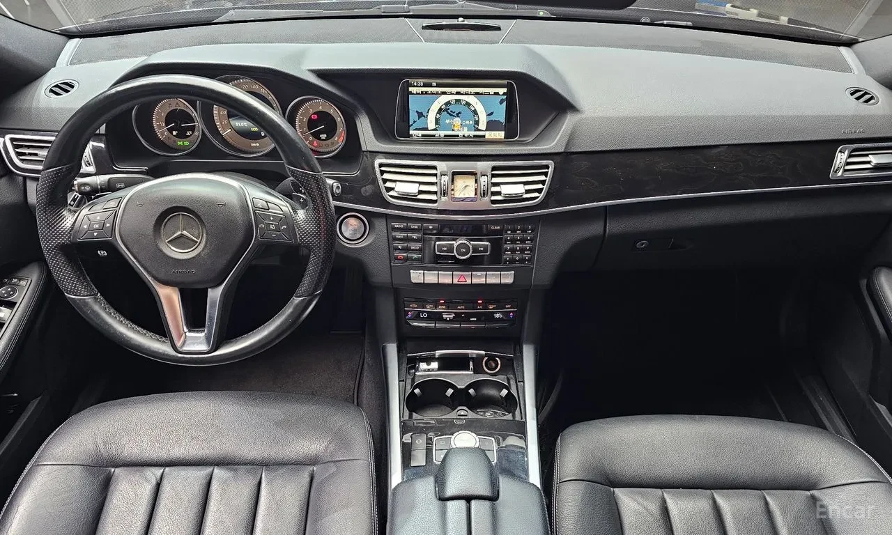 Mercedes-Benz E 300 4MATIC , снимка 5 - Автомобили и джипове - 55475956