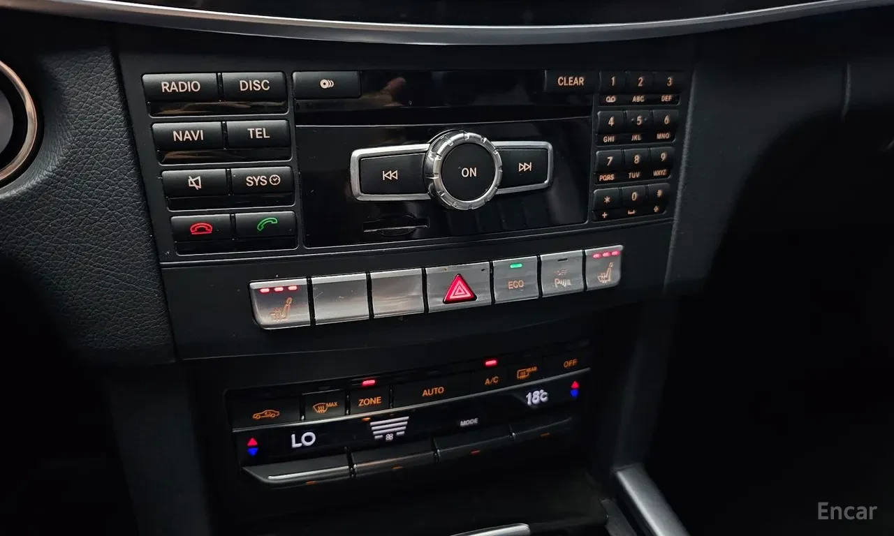 Mercedes-Benz E 300 4MATIC , снимка 14 - Автомобили и джипове - 55475956