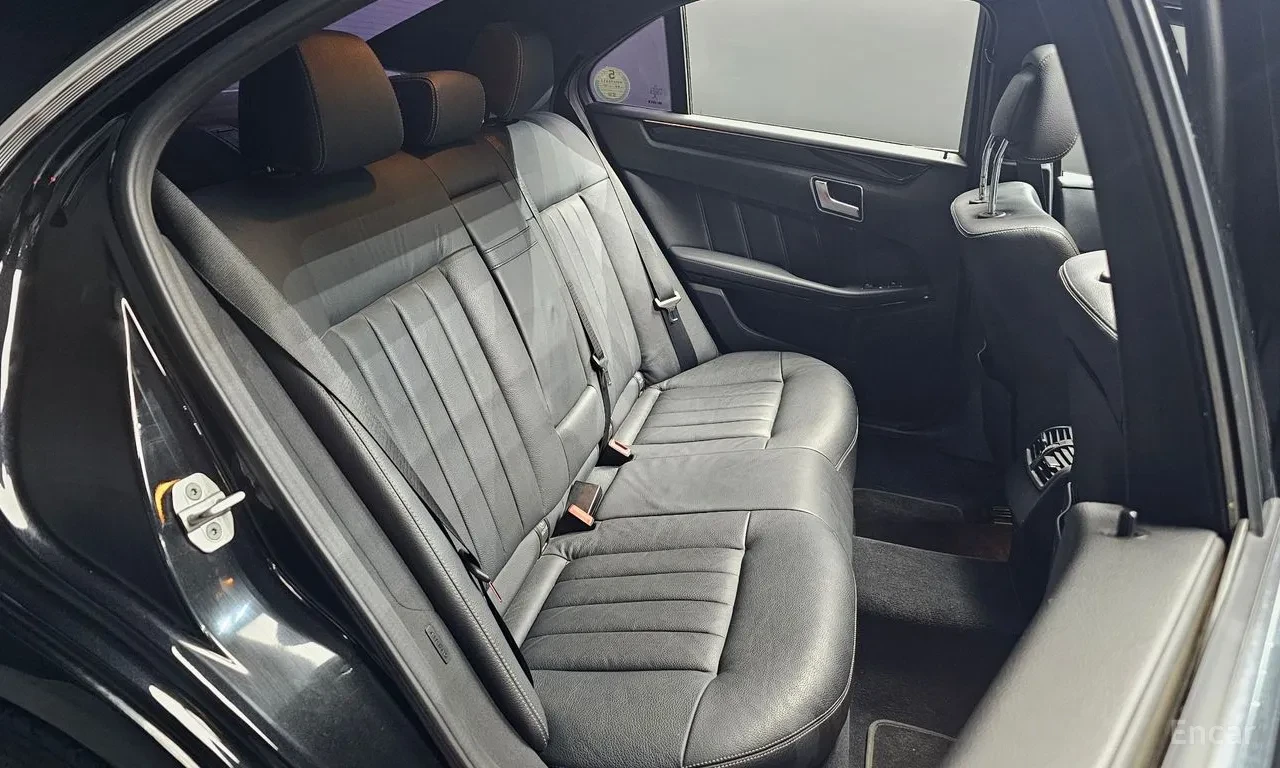 Mercedes-Benz E 300 4MATIC , снимка 8 - Автомобили и джипове - 55475956