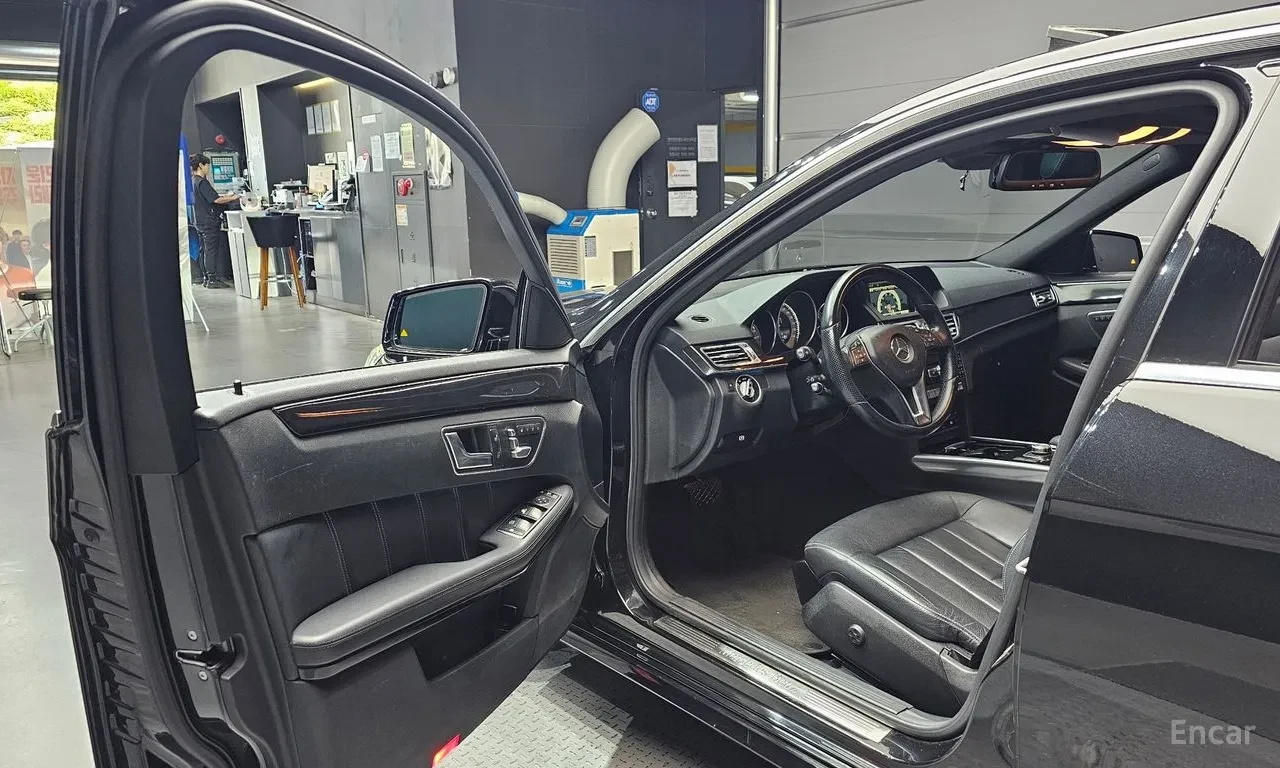 Mercedes-Benz E 300 4MATIC , снимка 7 - Автомобили и джипове - 55475956