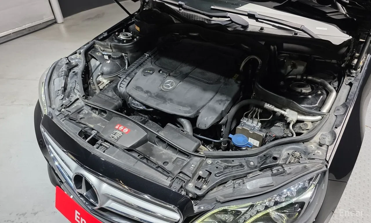 Mercedes-Benz E 300 4MATIC , снимка 4 - Автомобили и джипове - 55475956