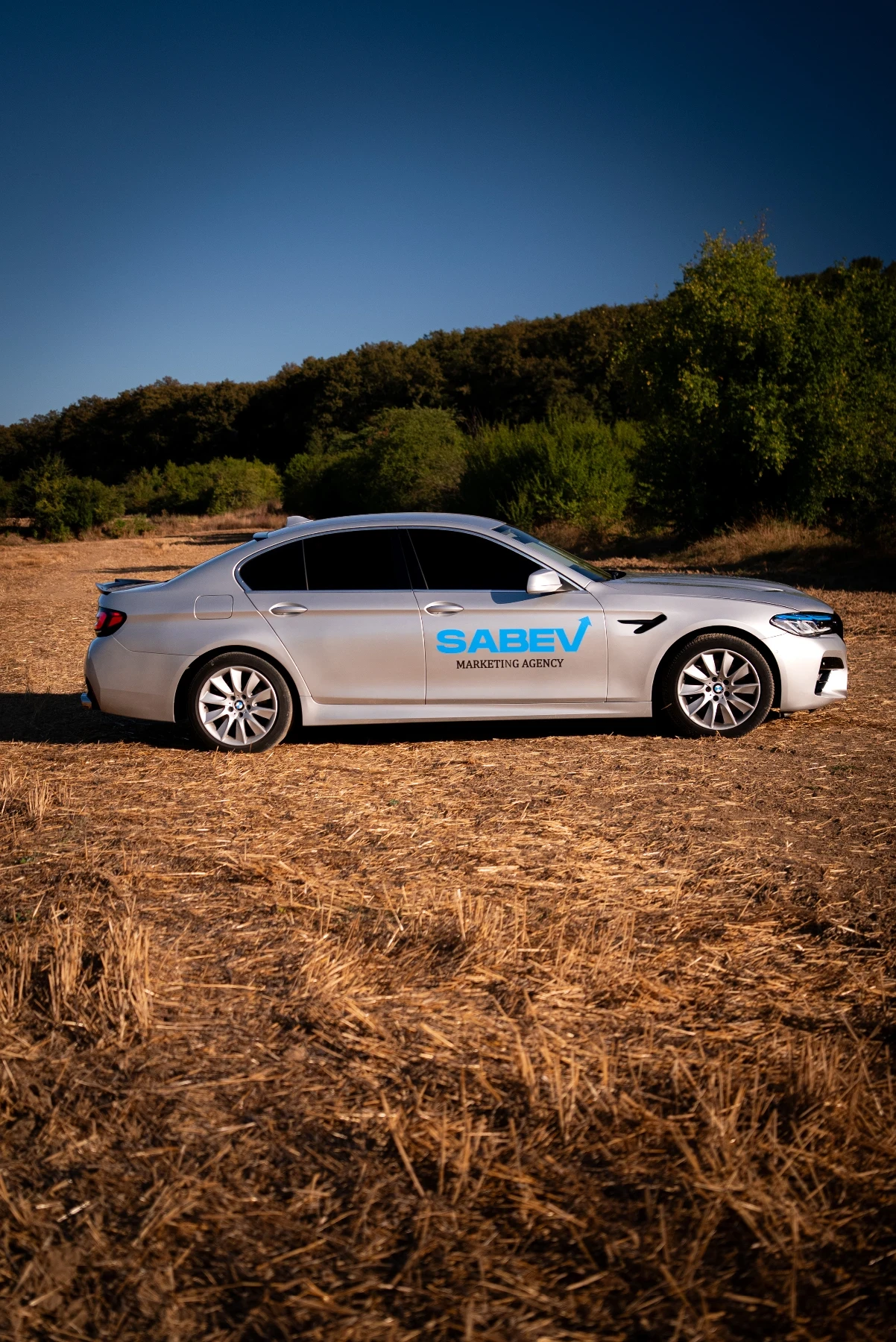 BMW 530 M5 F90 Визия, снимка 4 - Автомобили и джипове - 55982231