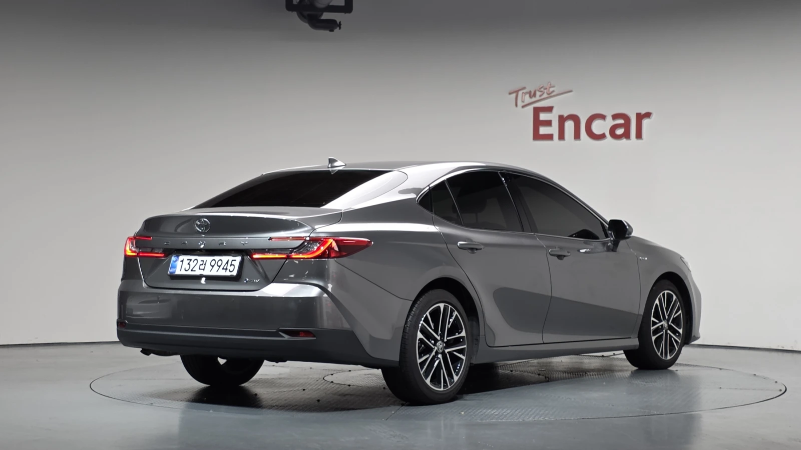 Toyota Camry 2.5* BLIND SPOT* ПОДГРЕВ ВОЛАН* ЛЮК* КРАЙНА ЦЕНА, снимка 2 - Автомобили и джипове - 55983907