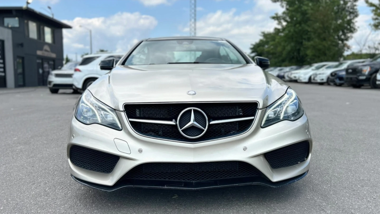 Mercedes-Benz E 400 4MATIC | TWO TONE | ОБДУХВАНЕ, снимка 6 - Автомобили и джипове - 56060324