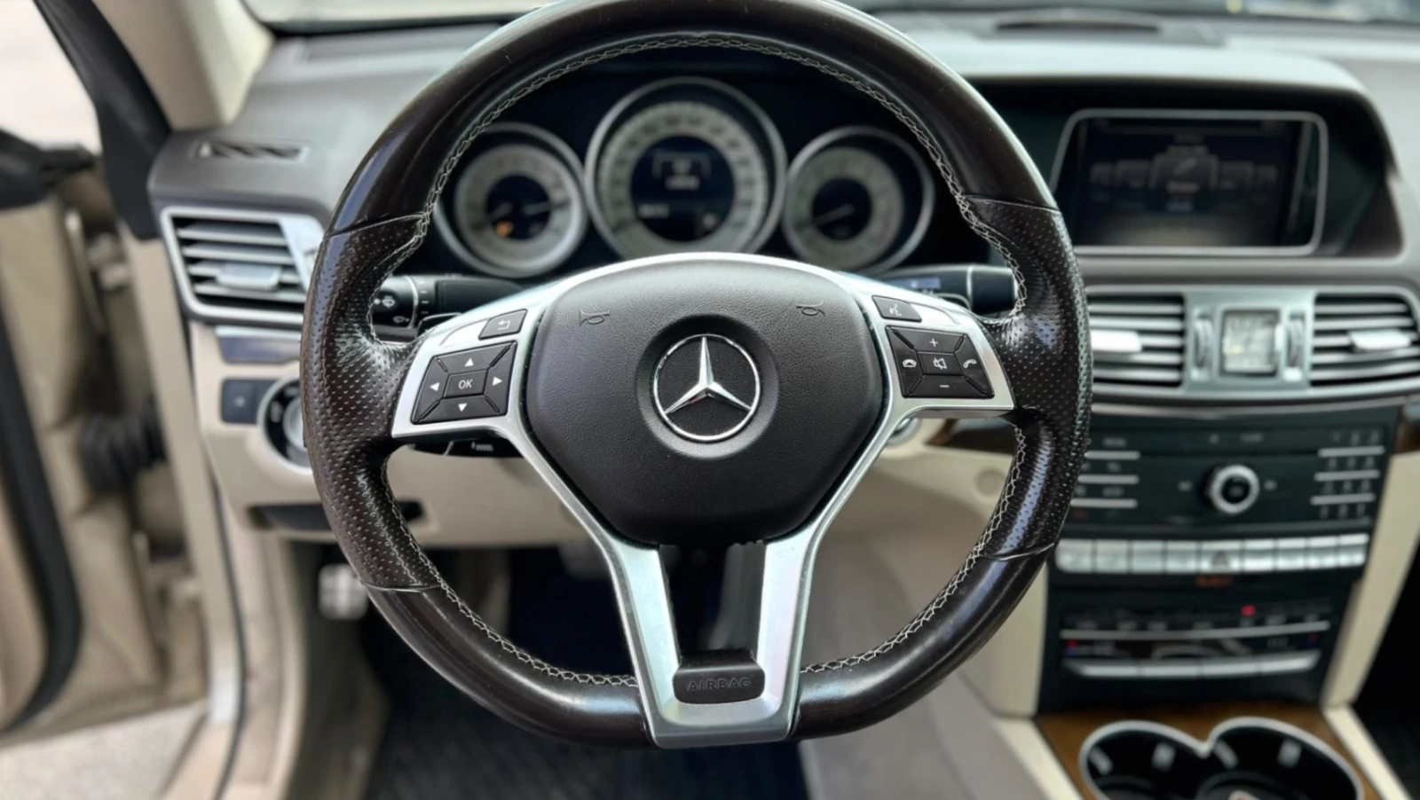 Mercedes-Benz E 400 4MATIC | TWO TONE | ОБДУХВАНЕ, снимка 10 - Автомобили и джипове - 56060324