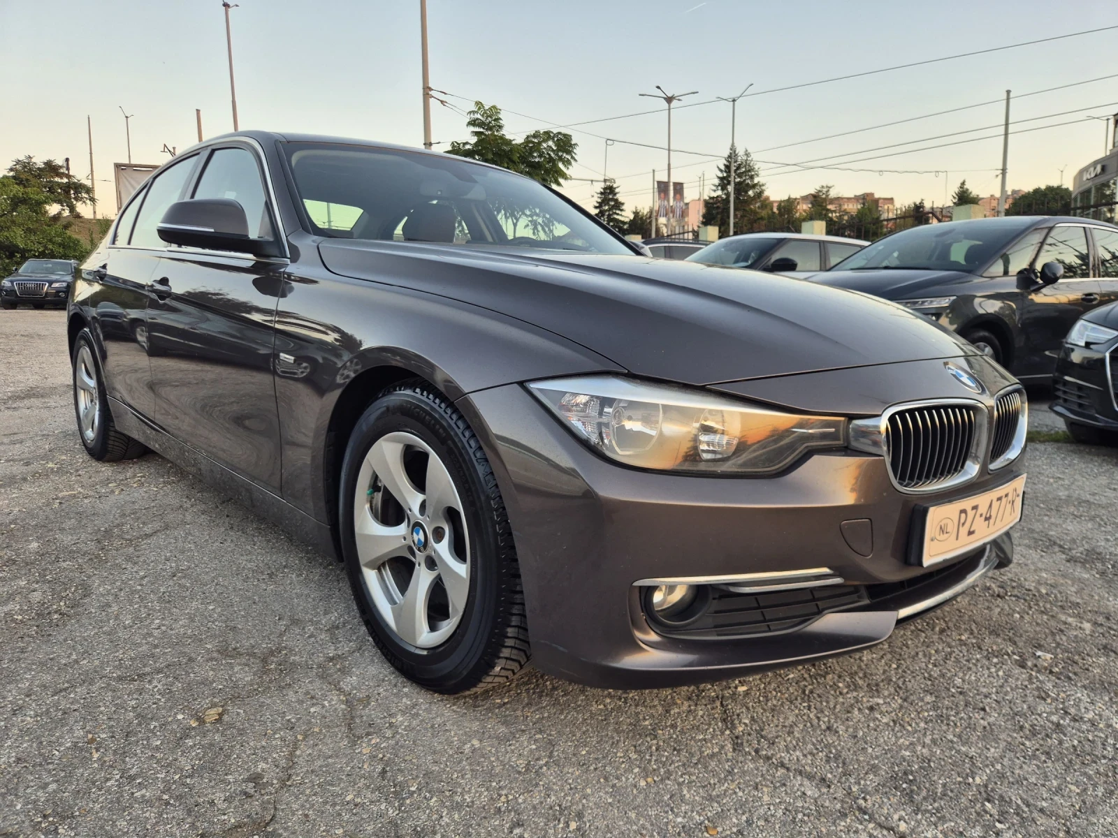 BMW 320 Luxury, снимка 2 - Автомобили и джипове - 56123975