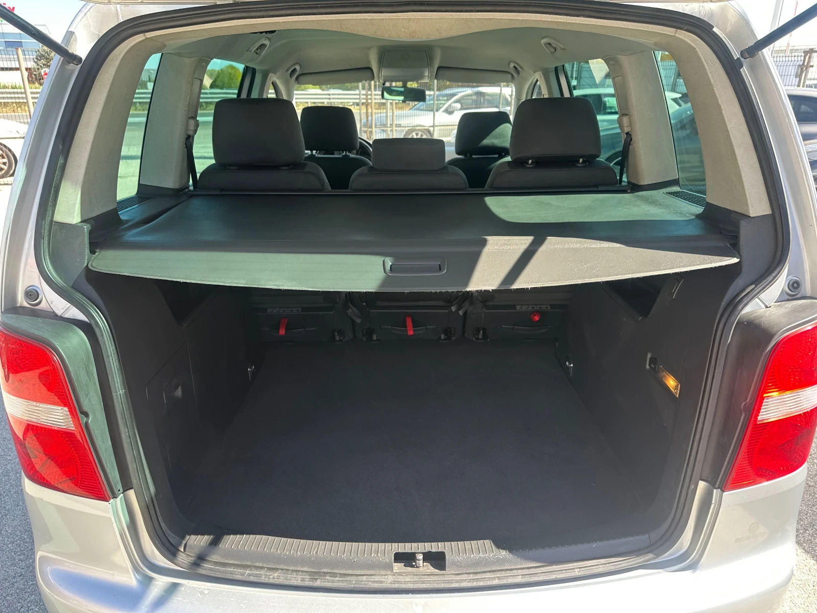 VW Touran  1.9TDI 105kc./ 6-СКОРОСТИ/Trendline, снимка 15 - Автомобили и джипове - 56287629
