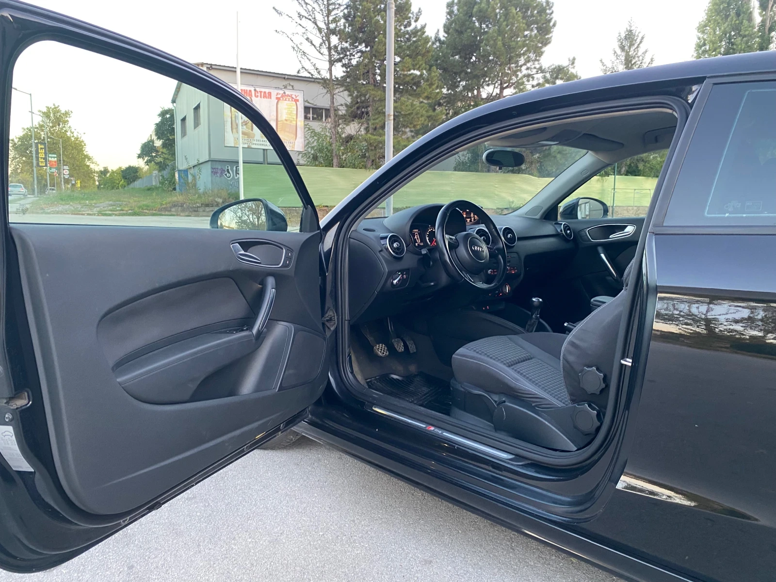 Audi A1 1.6 TDI, снимка 8 - Автомобили и джипове - 56299275