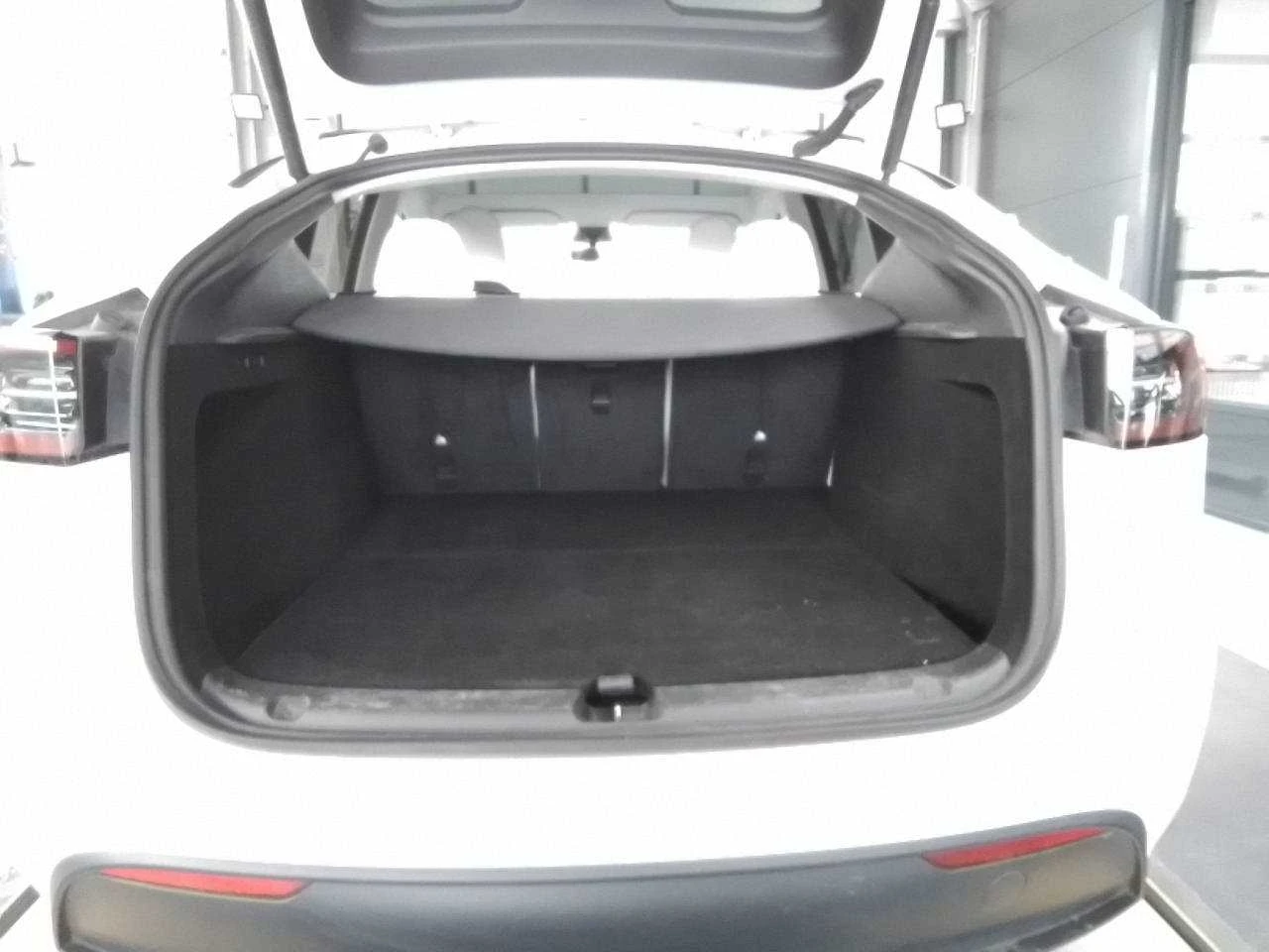Tesla Model Y Long Range AWD/ТЕГЛИЧ, снимка 5 - Автомобили и джипове - 56565325