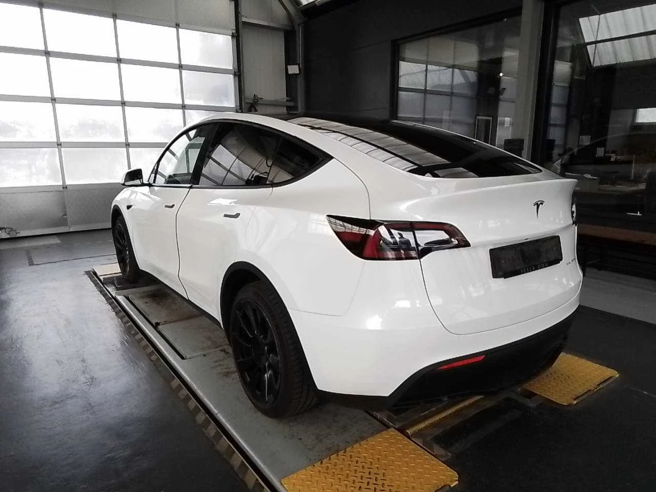 Tesla Model Y Long Range AWD/ТЕГЛИЧ, снимка 4 - Автомобили и джипове - 56565325