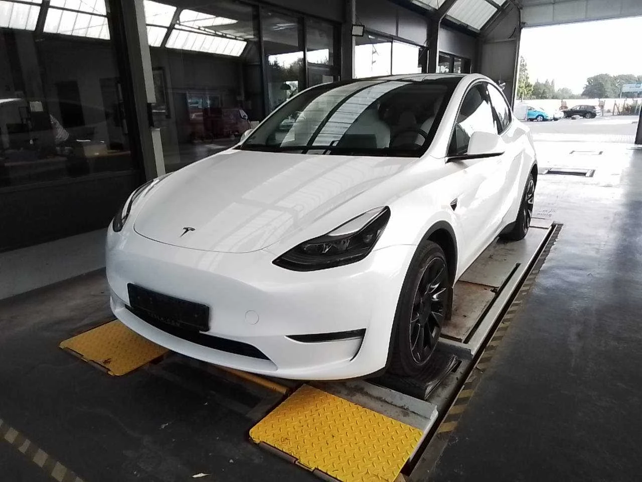 Tesla Model Y Long Range AWD/ТЕГЛИЧ, снимка 2 - Автомобили и джипове - 56565325