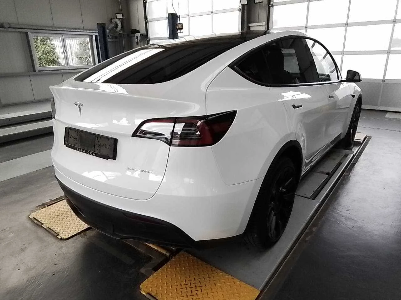 Tesla Model Y Long Range AWD/ТЕГЛИЧ, снимка 3 - Автомобили и джипове - 56565325