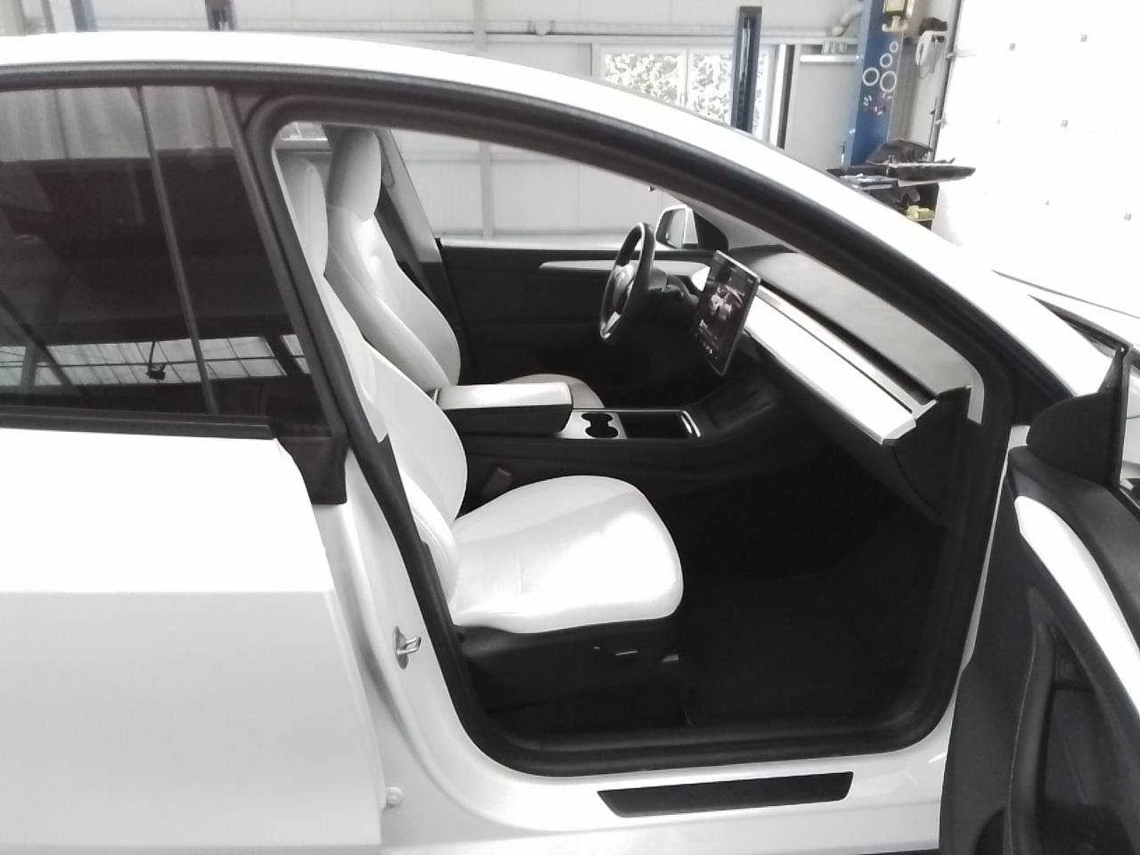 Tesla Model Y Long Range AWD/ТЕГЛИЧ, снимка 6 - Автомобили и джипове - 56565325