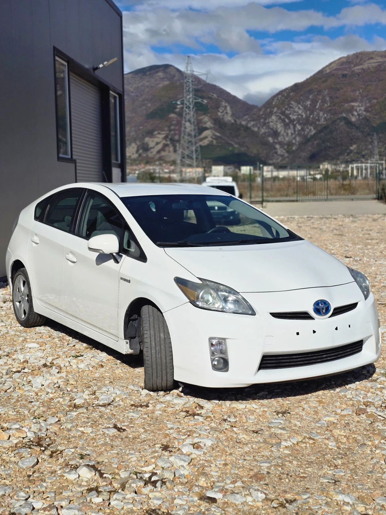 Toyota Prius Обслужен, снимка 3 - Автомобили и джипове - 56705776