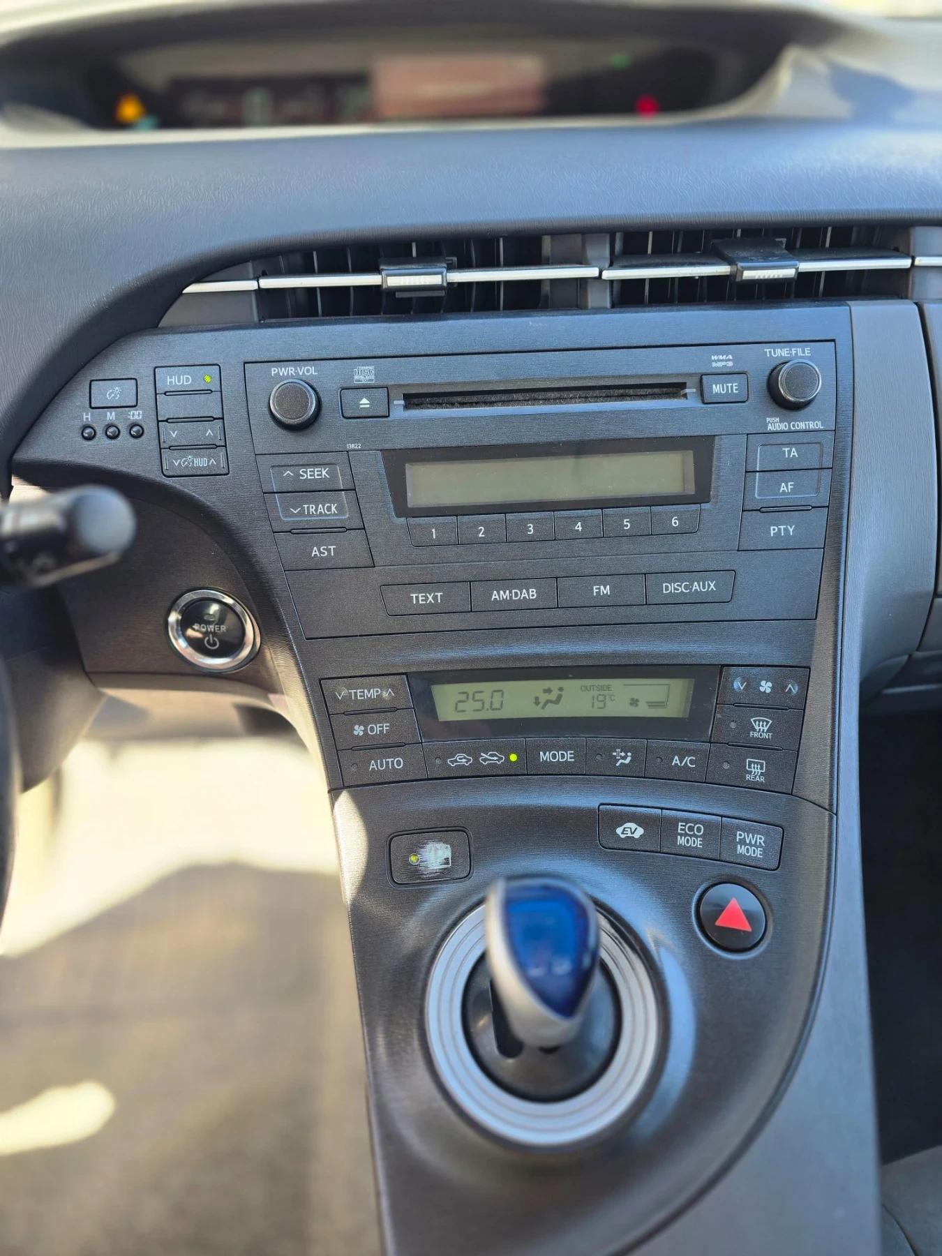 Toyota Prius Обслужен, снимка 12 - Автомобили и джипове - 56705776