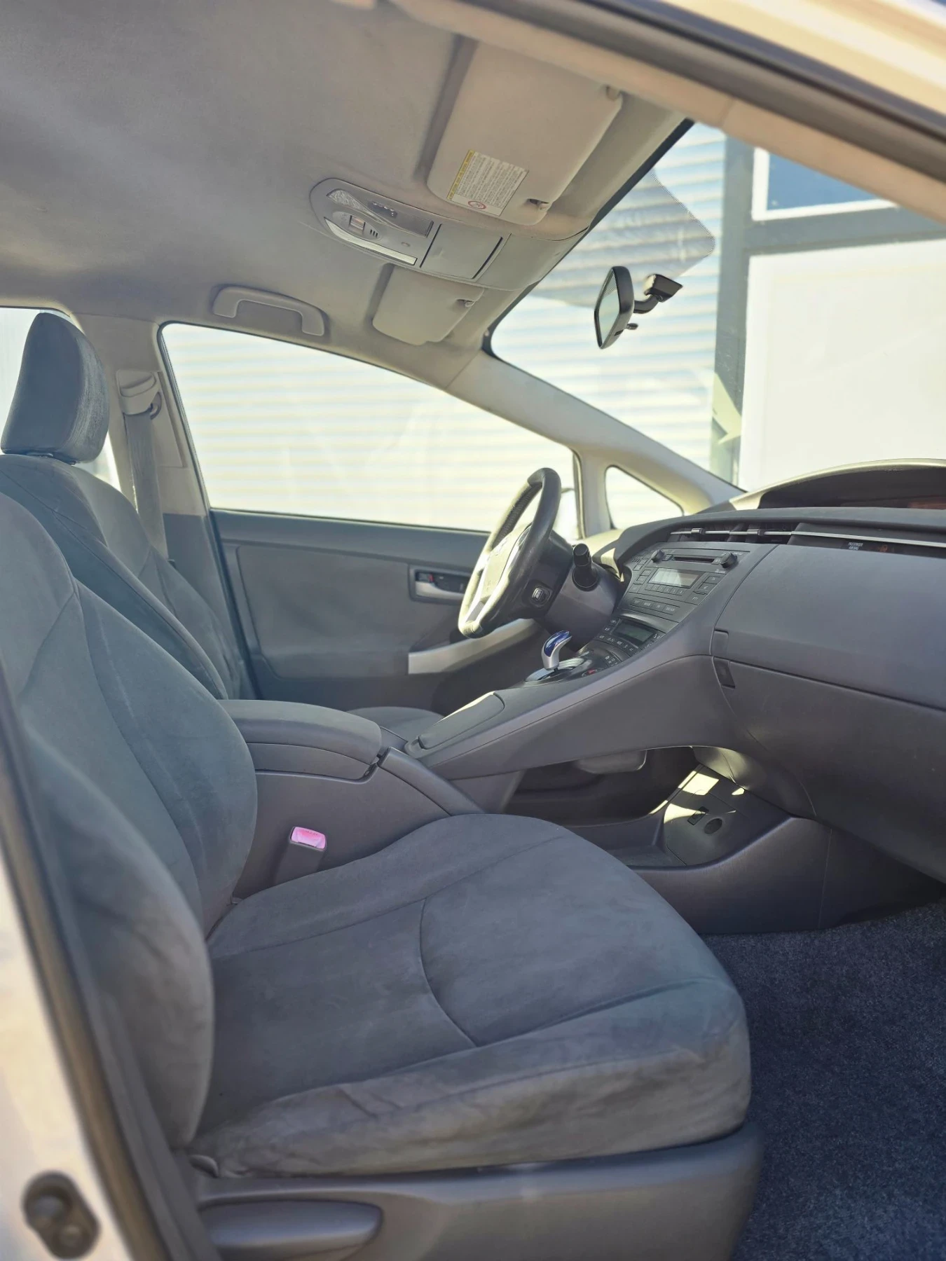 Toyota Prius Обслужен, снимка 10 - Автомобили и джипове - 56705776