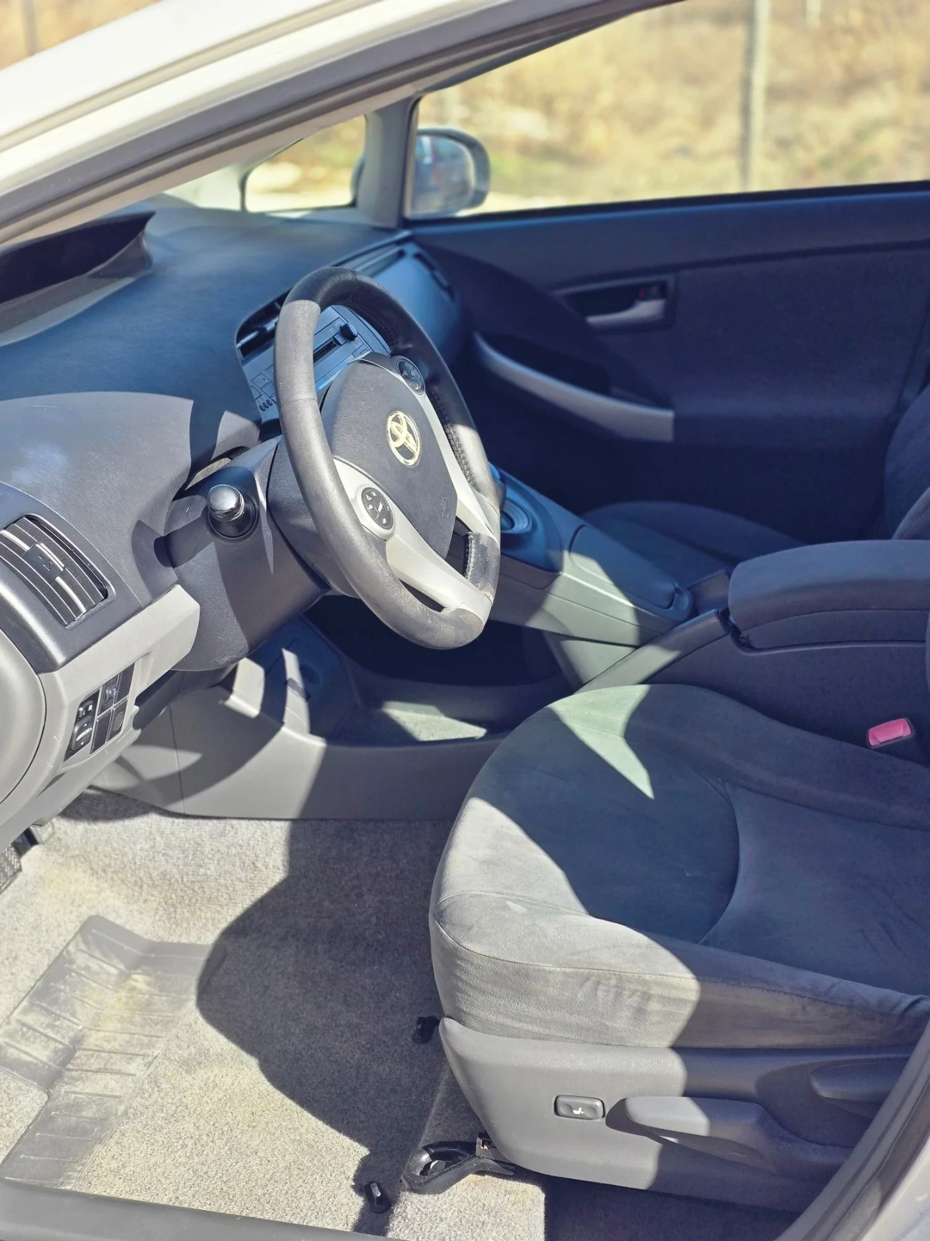 Toyota Prius Обслужен, снимка 9 - Автомобили и джипове - 56705776